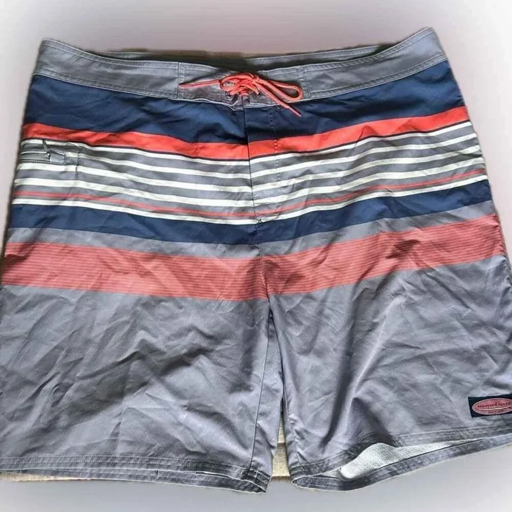 The Vineyard Vines Performance Board Striped Shorts =  Size Men's 33/ Small